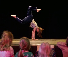 20 Springsteps 2023 - Greta Schuster Tanz: All by myself again