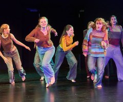 08 An der Bushaltestelle FAC JC