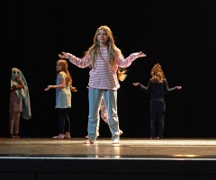 09 Springsteps 2023 FAC Kids Company 2 Tanz: Auf dem Dachboden