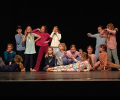 24 Springsteps 2023 FAC Kids Company 2 Tanz: Auf dem Dachboden