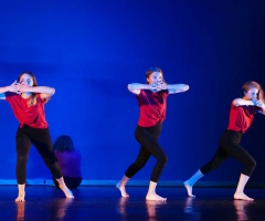 06 ARTEFAKTE 12 - Junior Company FAC - Tanz: rot