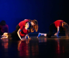 08 ARTEFAKTE 12 - Junior Company FAC - Tanz: rot