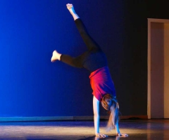 09 ARTEFAKTE 12 - Junior Company FAC - Tanz: rot