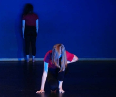10 ARTEFAKTE 12 - Junior Company FAC - Tanz: rot