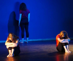 14 ARTEFAKTE 12 - Junior Company FAC - Tanz: rot