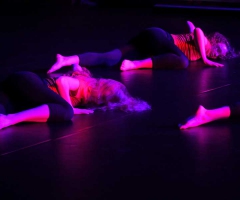 16 ARTEFAKTE 12 - Junior Company FAC - Tanz: rot