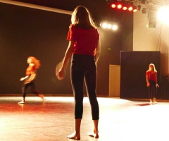 18 ARTEFAKTE 12 - Junior Company FAC - Tanz: rot