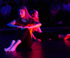 22 ARTEFAKTE 12 - Junior Company FAC - Tanz: rot